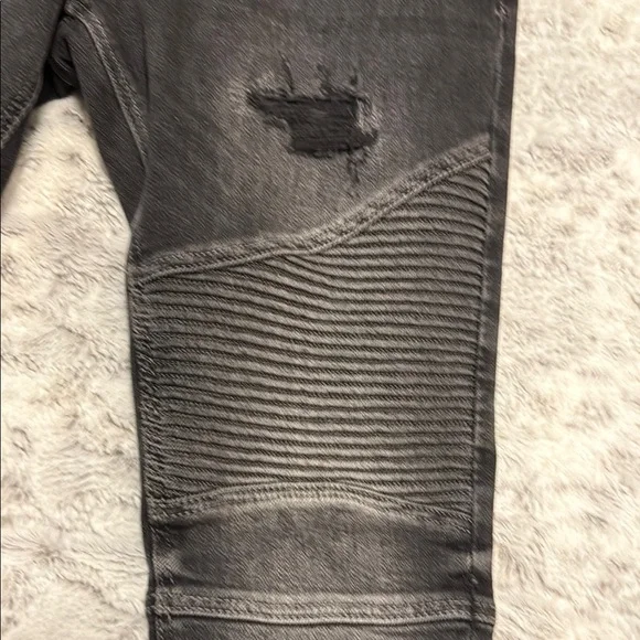 River Island (UK Brand) Men's Black Distressed Jeans size 32 - Picture 6 of 7